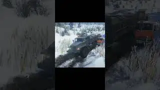 Урал-375Д вытаскивает застрявший КАМАЗ-5320 из грязи #snowrunner