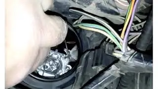 Renault Megane 2 – left headlight side light replacement
