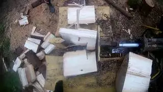 Колем дрова тракторам Т-25