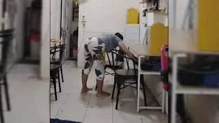 Tante Sarah Ardhelia lagi beres beres warung