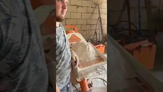 ребята работают вдвоем, помещение под коммерцию, обещают сдать уже через 3 дня