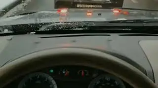 Когда скучно стоять в пробке )))