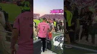 GOATS 🔥🐐 Daddy Yankee junto a Leo Messi en el juego del inter de Miami 🇺🇸