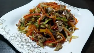 Куриные желудочки с овощами, и устричным соусом.