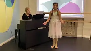 Чешская народная песня, обр.  К. Вейса, рус. текст М. Арцебашева «Эй, пляши, пляши, плутовка».