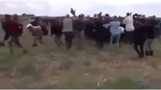Журналистка бьет детей!!!