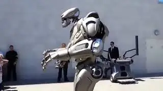 Улетный робот порвал публику