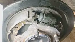 Замена тормозных колодок Suzuki Jimny