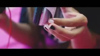 Дочка с папой читают реп