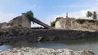 Tanoponggol,  jembatan lama dirubuhkan karena jembatan baru  sudah beroperasi.