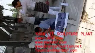 саду фонтан Каменный фонтан