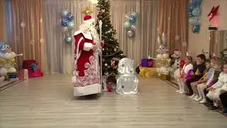 Выход Деда Мороза на утреннике в детском саду