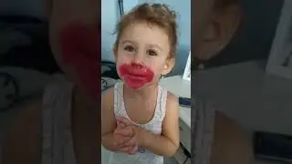 КРАСОТА!!!! ты зачем губы накрасила.?