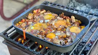 Готовим яичницу по деревенски на мангале, быстро и вкусно.