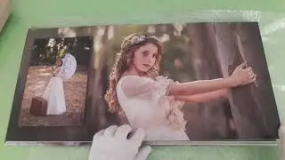 Reportaje de Comunión de Claudia en Álbum 30x30 con tapa personalizada.
