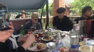 Руслан Магомедов в кругу друзей в Закаталах