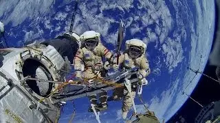 Olympic Torch Relay on the ISS / Antorcha Olímpica pasa de mano en mano en la EEI