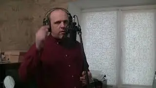 На часах ноль ноль