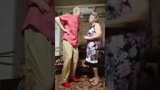 С милой в лодочке.