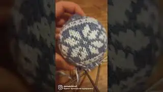 готовимся к новому году) этой зимой всем должно быть тепло и уютно. даже елочным  игрушкам)