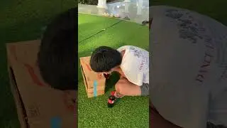 Udah semangat nyedot.. eh lupa belum menata uangnya diatas kardusnya... 😂😂