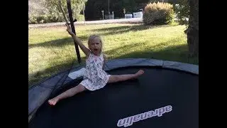 Упражнения на батуте для 3 лет.Шпагат,прыжок с попы на ножки.