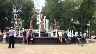 Поющий фонтан 7 невест. Построен в Уфе к саммитам ШОС и БРИКС.