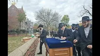 חלוקת דולרים לצדקה מהרבי שליט''א מלך המשיח יום ראשון ט' מרחשוון ה'תשפ