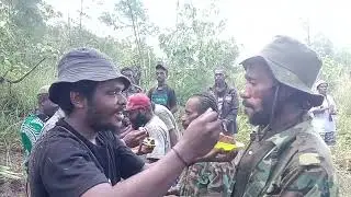 sesi pemotongan kue ultah 14