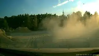 Пыльная дорога по заводу