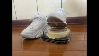 Crush a cake with my lovely shoes(踩蛋糕)