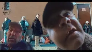 Give one euro / Give one euro.(EDART.TV)
