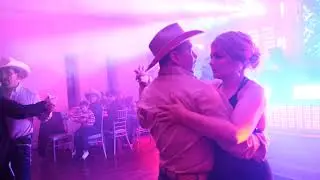 Ana guzman  vals  con la  familia