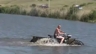 Квадроцикл из Урала, едущей по воде, Мт, Тяжик