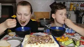 Мукбанг Торт закуска, суп грибной с колбасой/ Целый день дом гостей😃Торт получился вкуснейший.