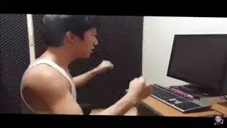 wkurwiony Koreańczyk od tyłu