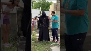 De esta manera se asusto mi amiga en el cementerio