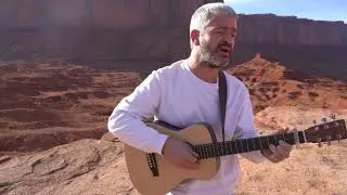 Le monde est à nous en acoustique à Monument Valley