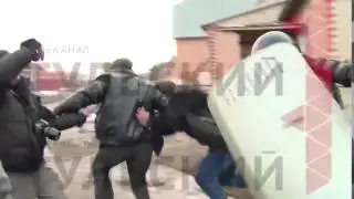Цыгане против ОМОНа / Riot police against Roma