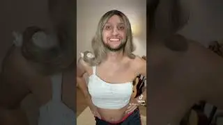 Tentando escolher aquela melhor pose para foto.