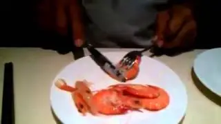 How to eat a prawn