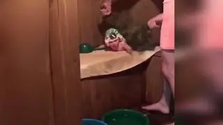 ✞ Малыш парится в бане под веничком!!!