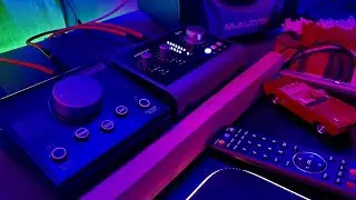 First unboxing video. Audient iD14 Mk2, Big Knob 2x2 & Samson SR350 monitoring Headphones