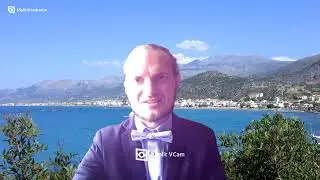 Гроссмейстер в маске поздравляет с Рождеством Христовым.