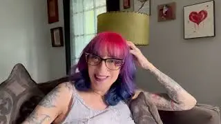 This Domme reads your Reddit Q & A
