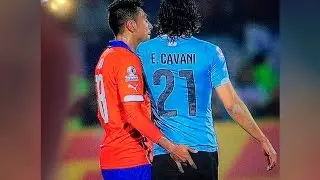 Gonzalo Jara mete su dedo al trasero de  edinson cavani
