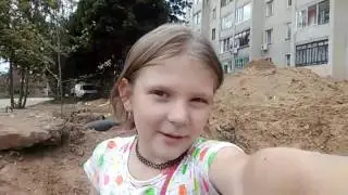 Дашка Какашка 💩  А ха ха свалилась в яму!