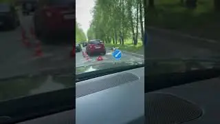 Двое подростков на мопеде врезались в автомобиль