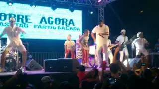 GAROTO INVADE SHOW DA BANDA PSIRICO VEJA NO QUE DEU!