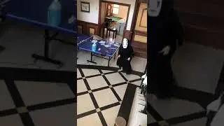No Face/Kaonashi Runs into the door whilst saying ‘ah’ #SpiritedAway #Ghibli #NoFace
